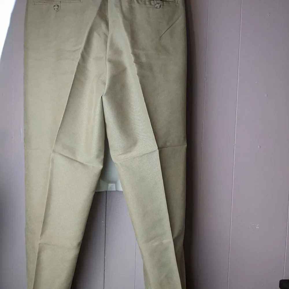 Dockers pants very